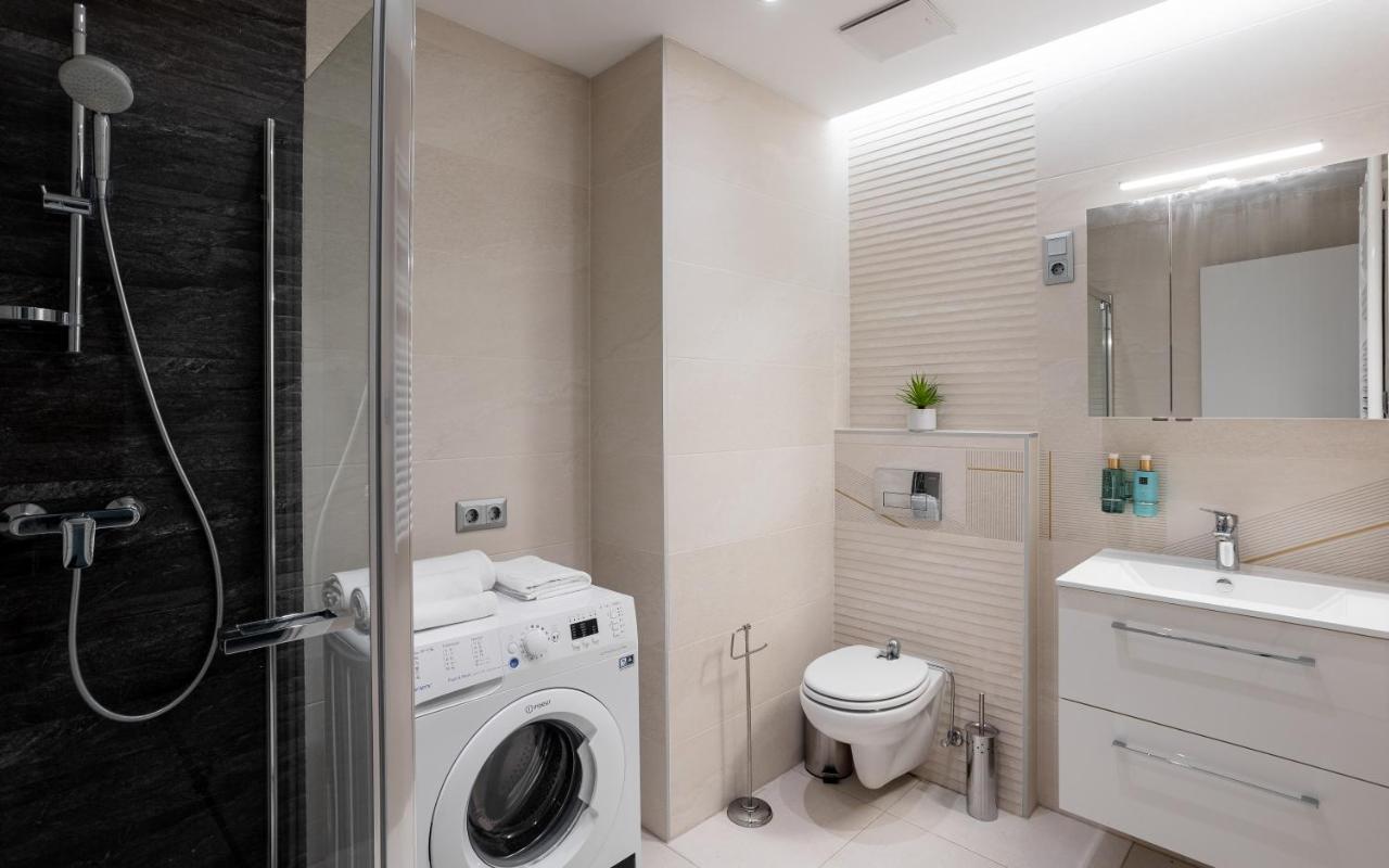 Avand Apartments ديبريتْسين المظهر الخارجي الصورة
