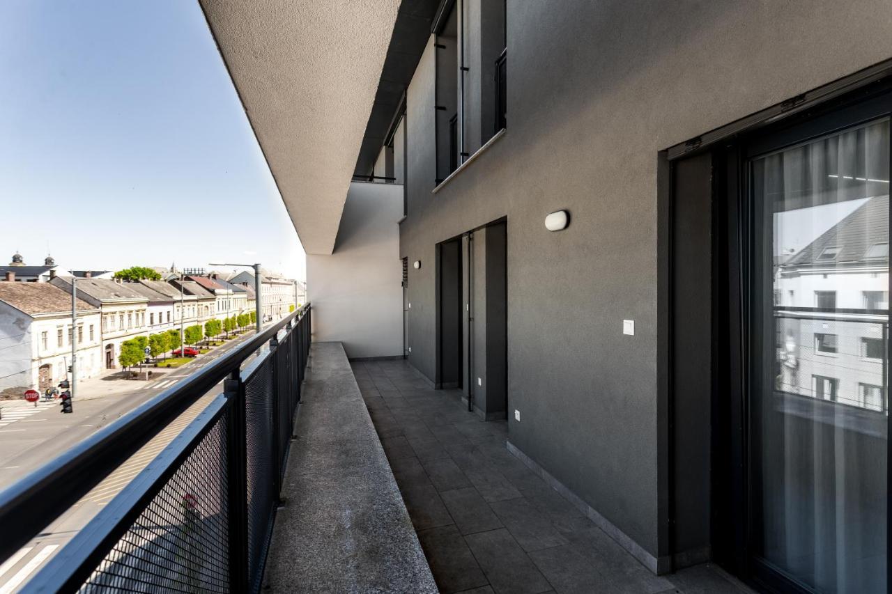 Avand Apartments ديبريتْسين المظهر الخارجي الصورة