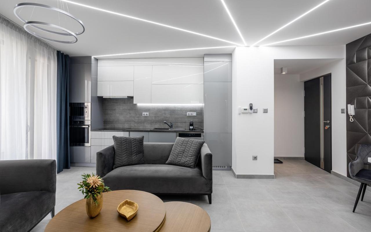 Avand Apartments ديبريتْسين المظهر الخارجي الصورة