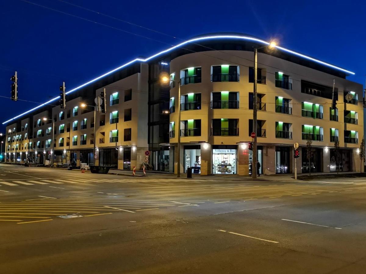 Avand Apartments ديبريتْسين المظهر الخارجي الصورة